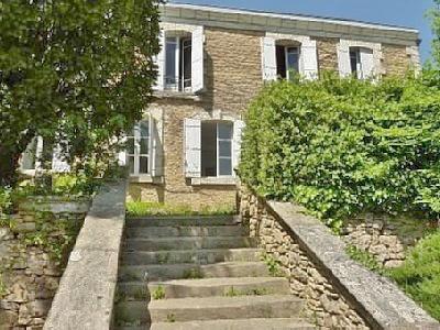 SARLAT CENTRE - RARE LOCATION FOR THAT PROPERTY AND ITS 1.7 ACRES RAISED PARK. TWO INDEPENDENT HOUSE