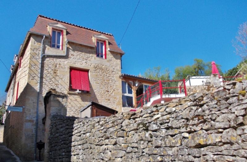 CENTRE OF SARLAT - ALL AMENITIES WITHIN WALKING DISTANCE - CHARMING TOWN HOUSE WITH LOVELY GARDEN et