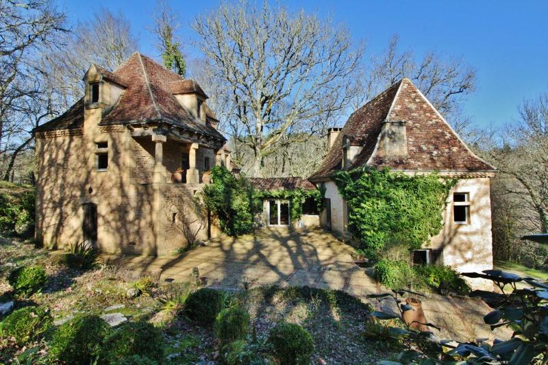IN A WOODED ENVIRONMENT - BEAUTIFUL 18TH CENTURY STONE ENSEMBLE WITH ARCHITECTURAL CHARACTER ELEMENTS - MAIN HOUSE AND POOL HOUSE ON AN ILLUMINATED PARK OF MORE THAN 7.5 acres - COUP DE COEUR FOR STONE LOVERS !