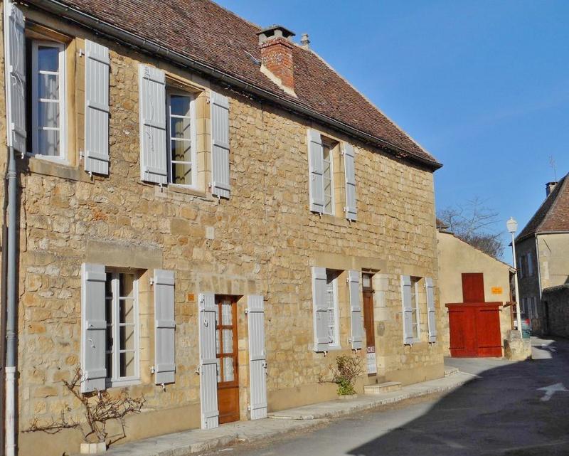 DORDOGNE VALLEY, IN ONE OF THE MOST BEAUTIFUL VILLAGES IN FRANCE (WITH ALL AMENITIES) AND CLOSE TO A