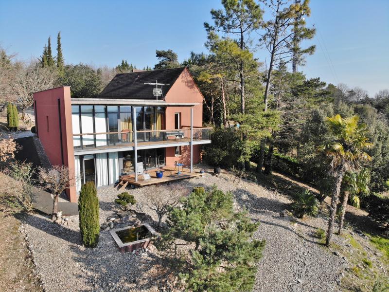 UNIQUE IN SARLAT !! CONTEMPORARY HOUSE, ON THE HEIGHTS, WITH AN EXTRAORDINARY VIEW OVER THE CITY AND