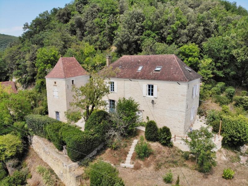 BETWEEN SARLAT AND SOUILLAC, CLOSE TO THE RIVER AND CYCLE PATH, PRETTY STONE PROPERTY WITH TWO GITES !